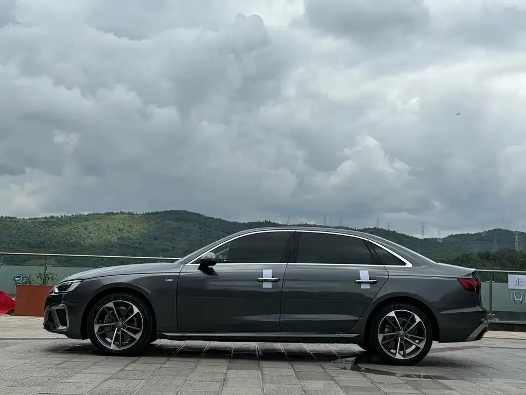 Audi A4L 2021 из CN, фото 10