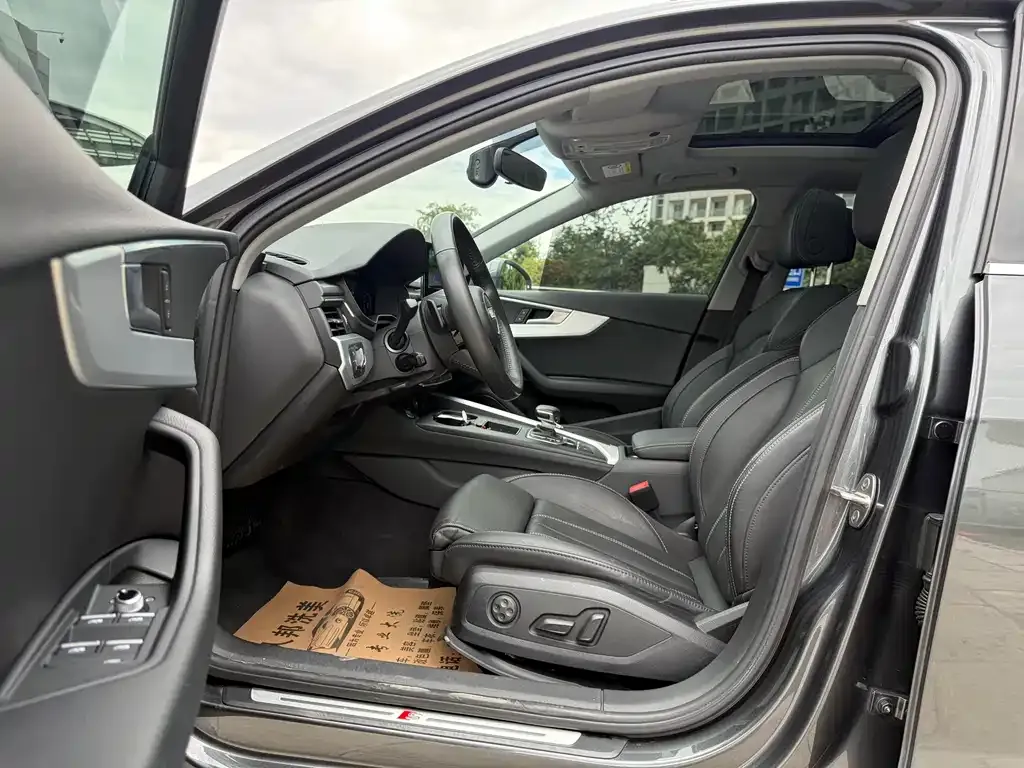 Audi A4L 2021 из CN, фото 4