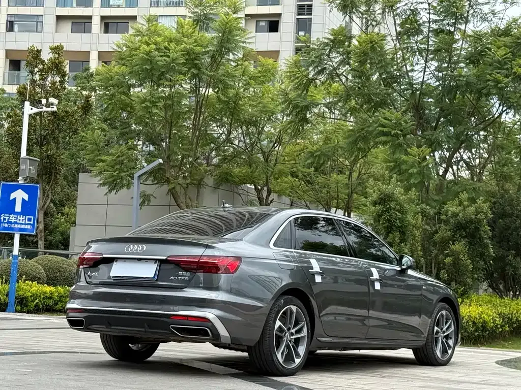Audi A4L 2021 из CN, фото 7