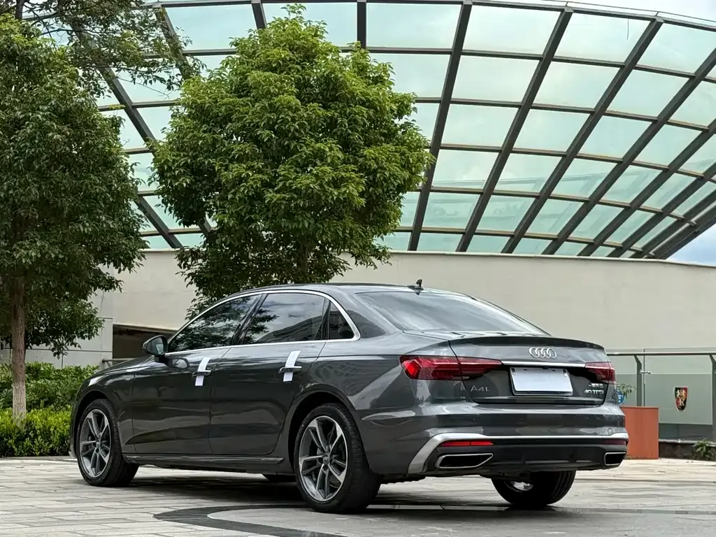 Audi A4L 2021 из CN, фото 9