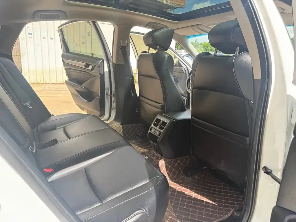 Honda Accord — фото 10