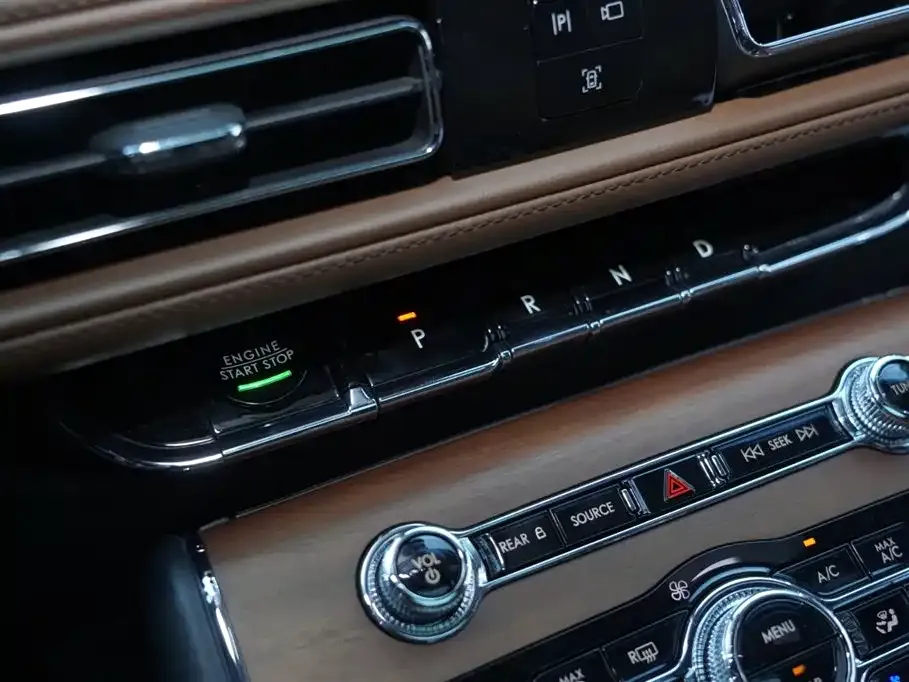 Lincoln Aviator — фото 10