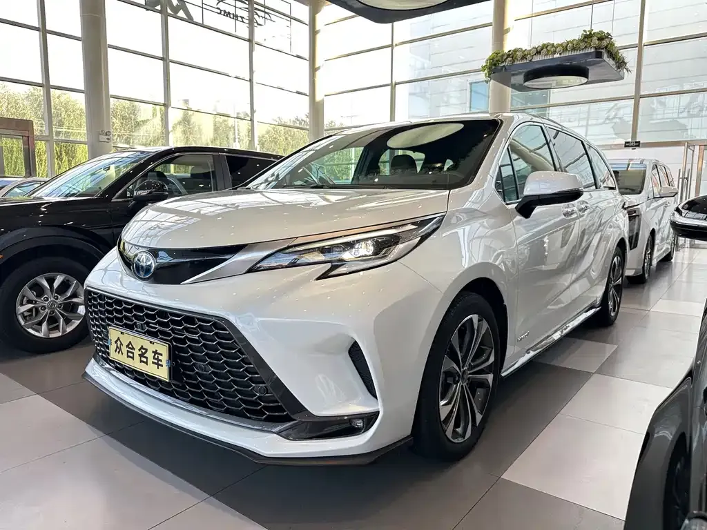 Toyota Granvia 2023 из CN, фото 1