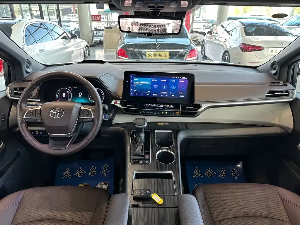 Toyota Granvia 2023 из CN, фото 10