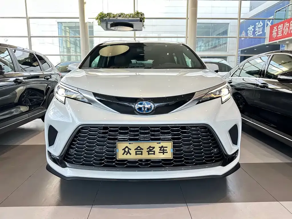 Toyota Granvia 2023 из CN, фото 2