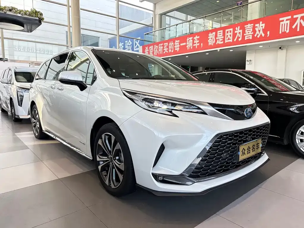 Toyota Granvia 2023 из CN, фото 3