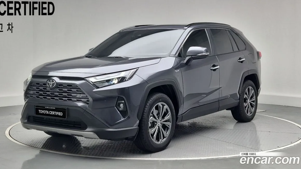 Toyota RAV4 — фото 1