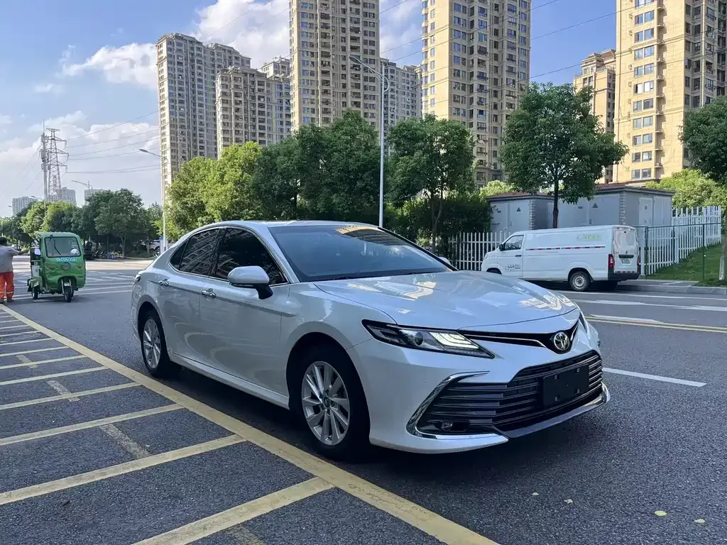 Toyota Camry — фото 3
