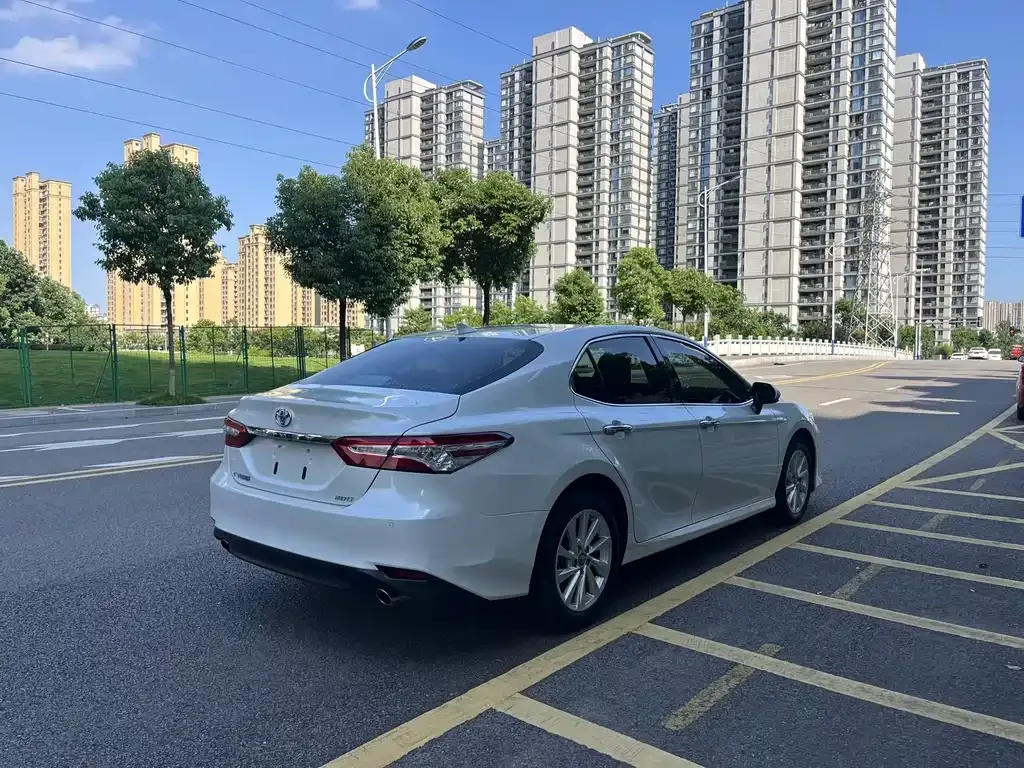 Toyota Camry — фото 5