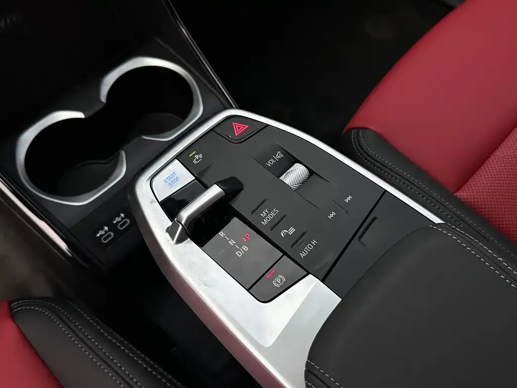 BMW iX1 2024 из CN, фото 5