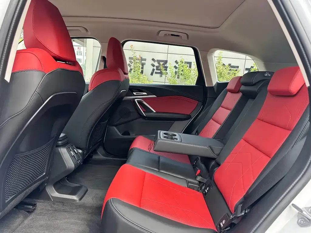 BMW iX1 2024 из CN, фото 8