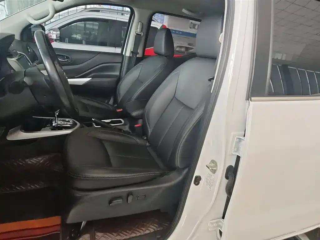 Nissan Navara 2023 из CN, фото 10