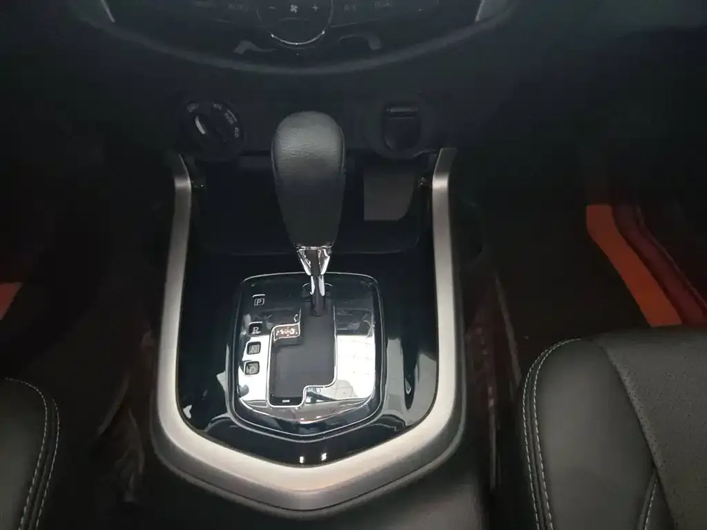 Nissan Navara 2023 из CN, фото 8