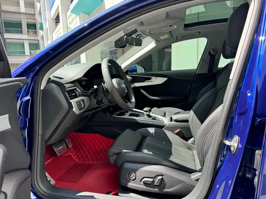Audi A4L 2021 из CN, фото 4