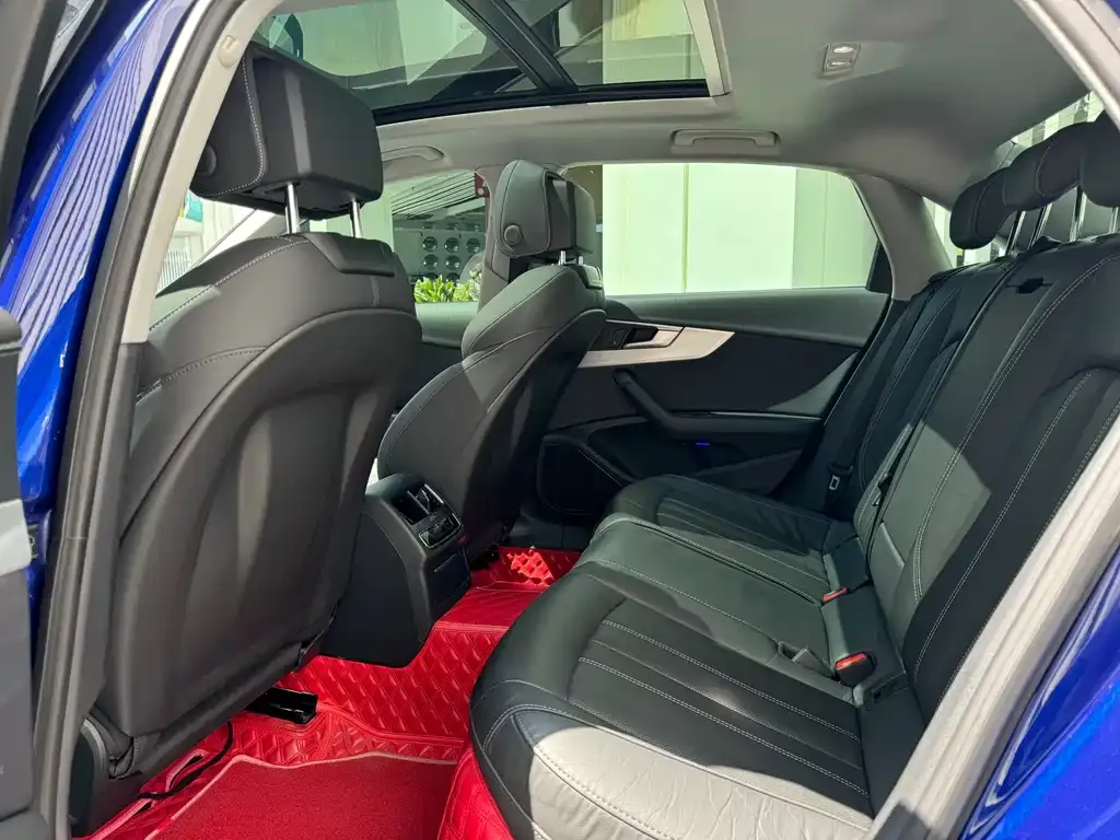 Audi A4L 2021 из CN, фото 5