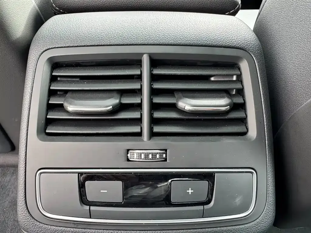 Audi A4L 2025 из CN, фото 8