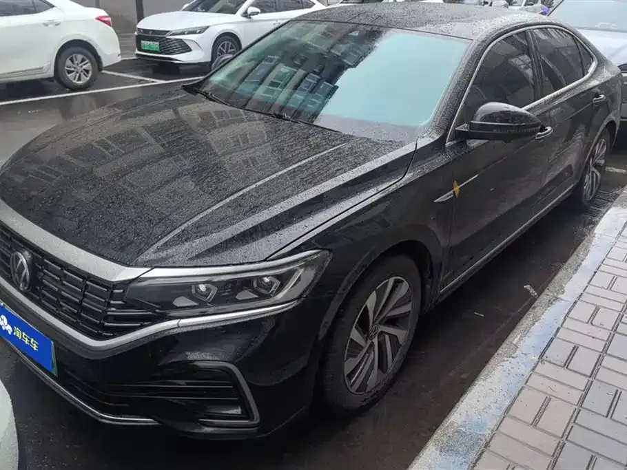 Volkswagen Passat New Energy — фото 1
