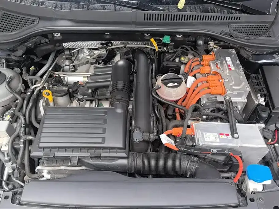 Volkswagen Passat New Energy — фото 10
