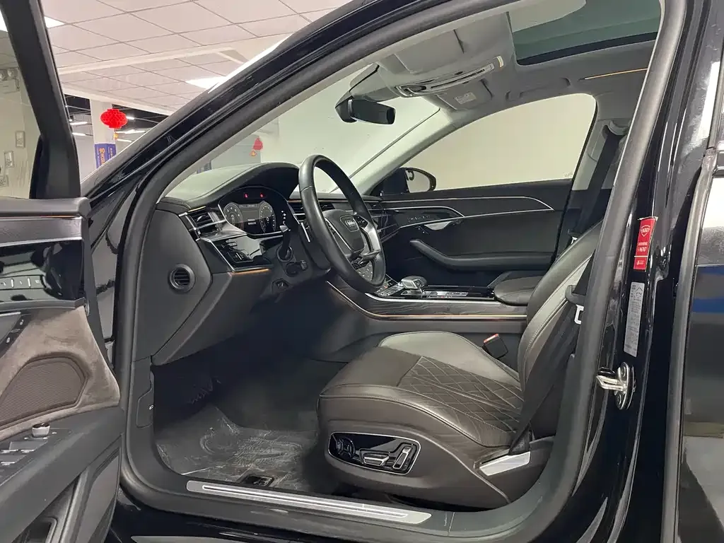 Audi A8 2021 из CN, фото 6