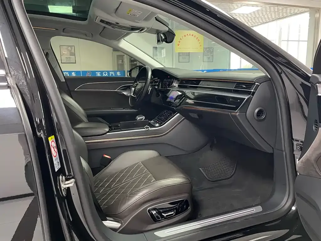 Audi A8 2021 из CN, фото 7