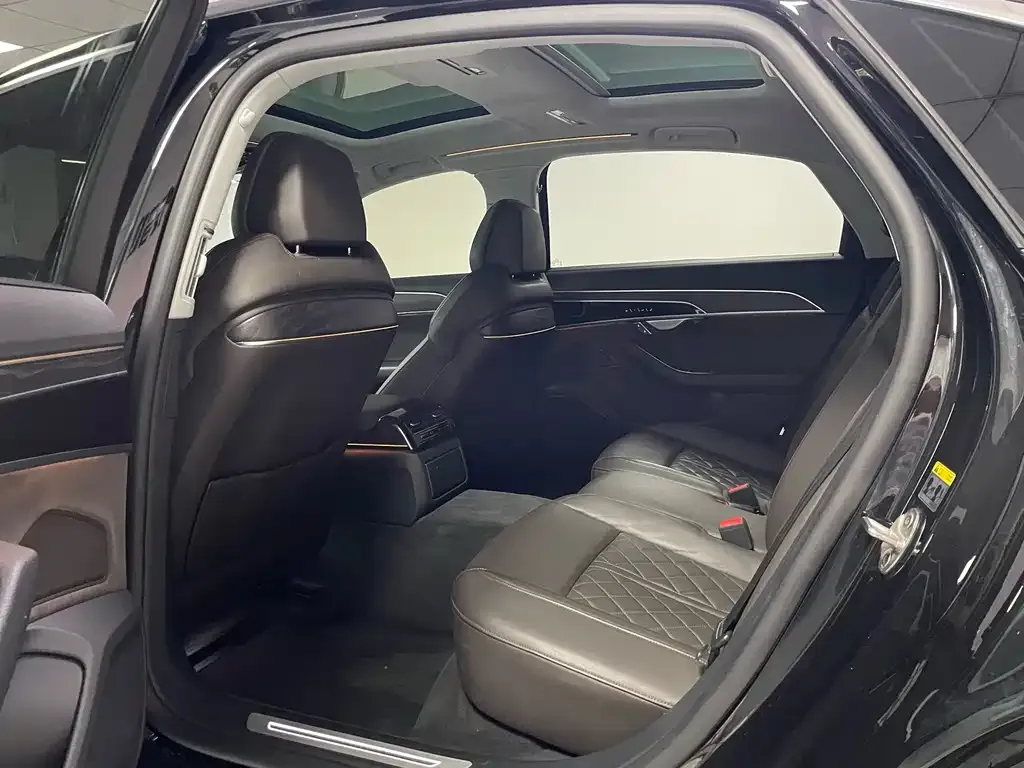 Audi A8 2021 из CN, фото 8