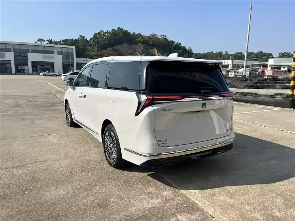 Buick GL8 Hybrid — фото 5