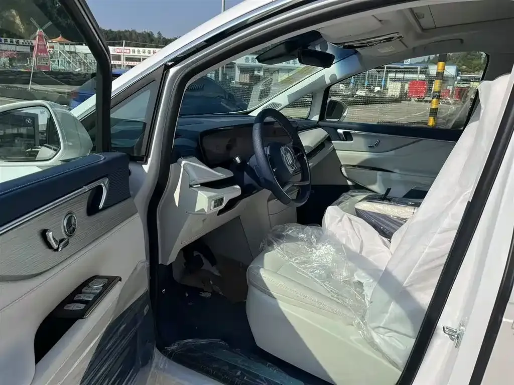 Buick GL8 Hybrid — фото 9