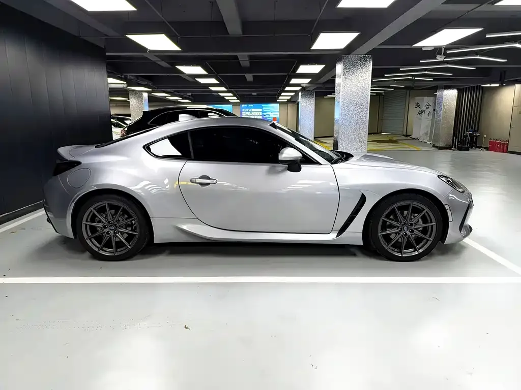 Subaru BRZ 2023 из CN, фото 4