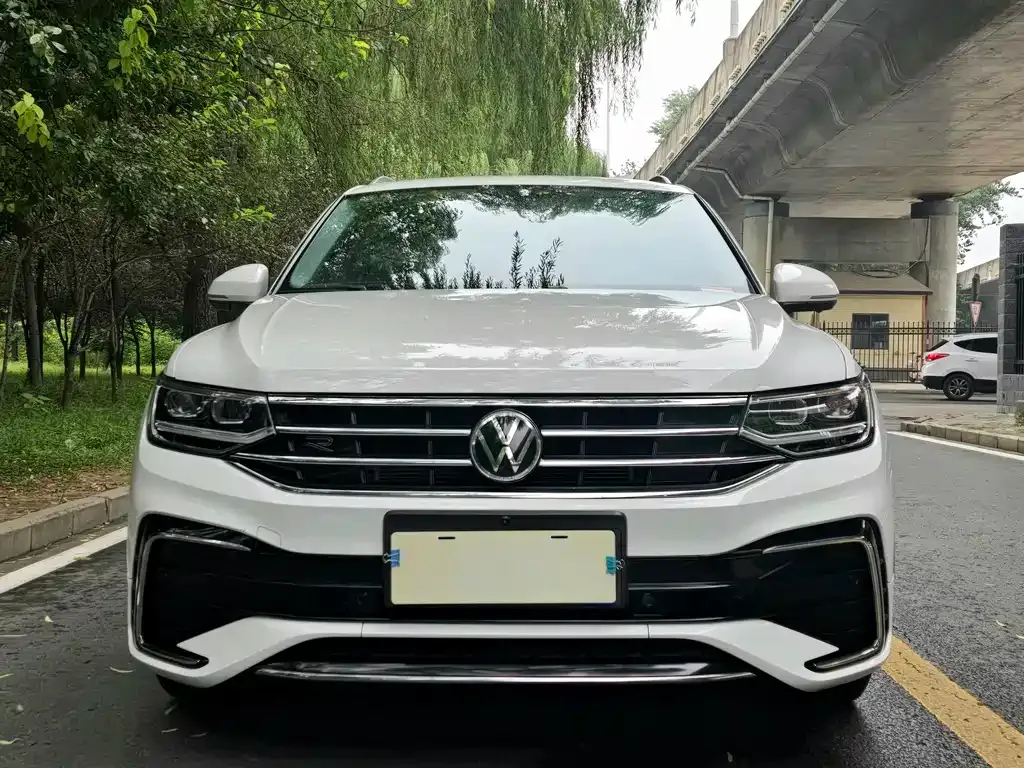 Volkswagen Tiguan L — фото 2