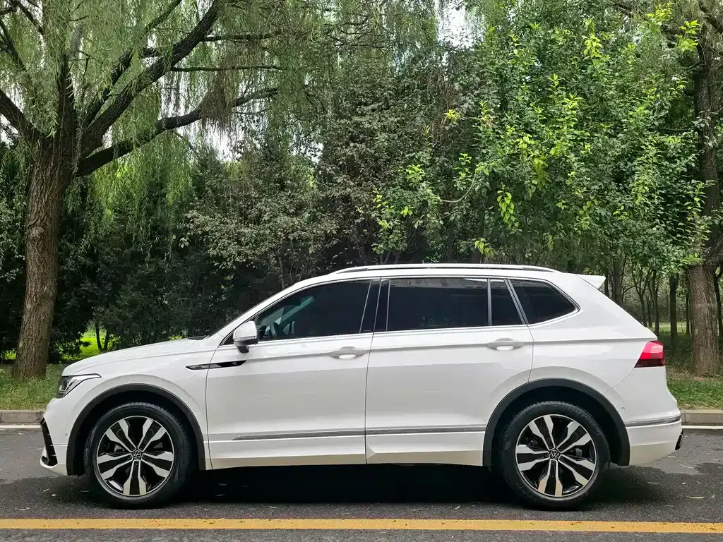 Volkswagen Tiguan L — фото 3