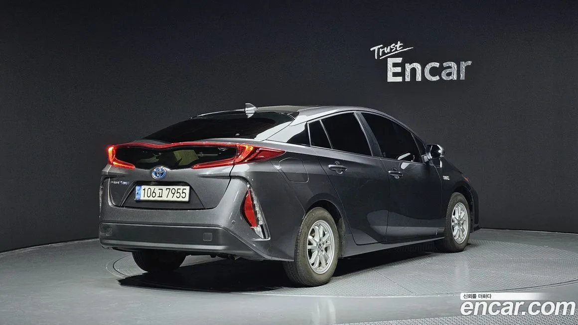 Toyota Prius 2021 из KR, фото 2