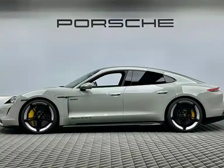 Porsche Taycan — фото 4