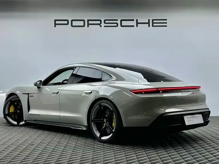 Porsche Taycan — фото 6