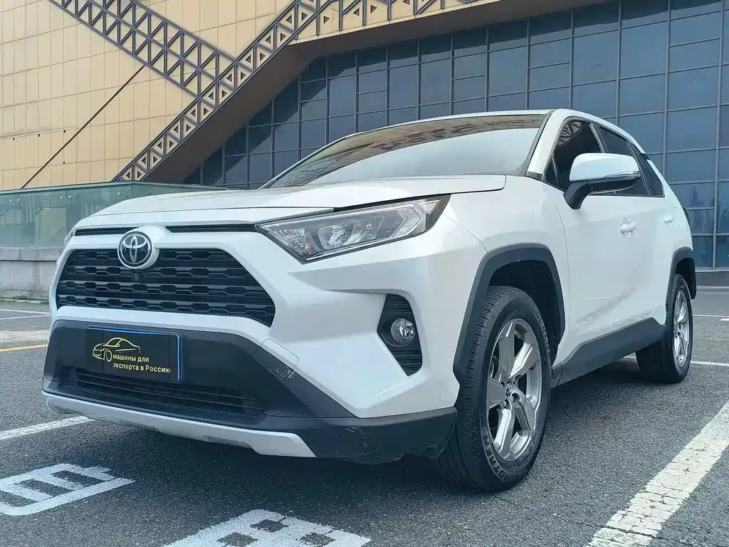 Toyota RAV4 2023 из CN, фото 1