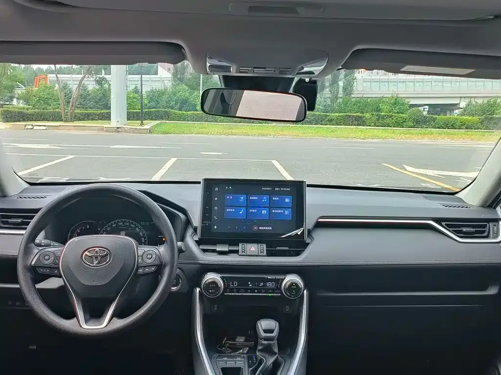 Toyota RAV4 2023 из CN, фото 4