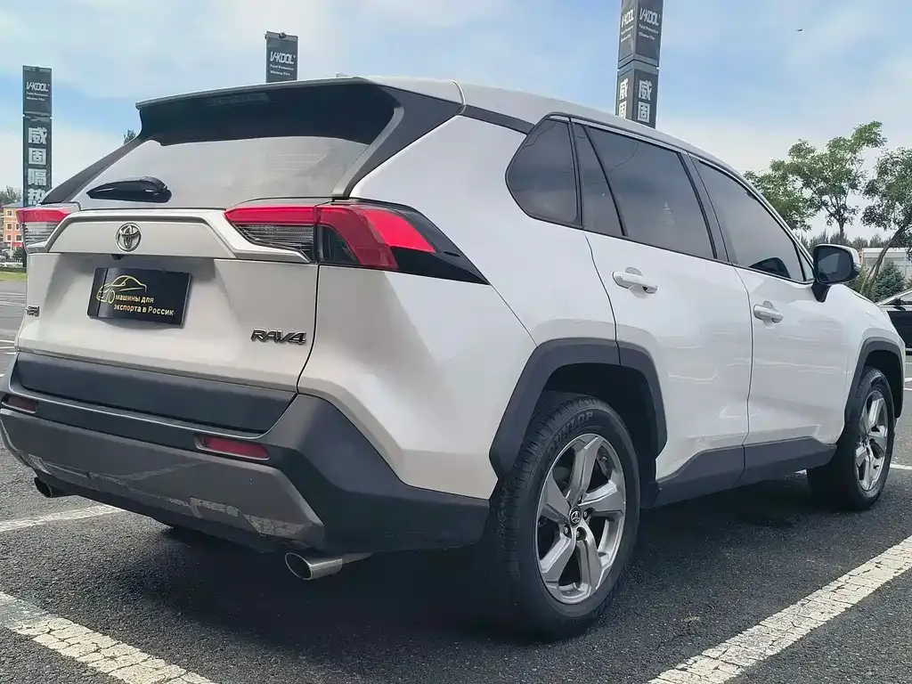 Toyota RAV4 2023 из CN, фото 6