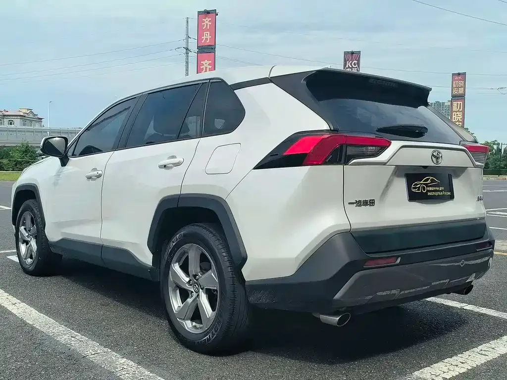 Toyota RAV4 2023 из CN, фото 8