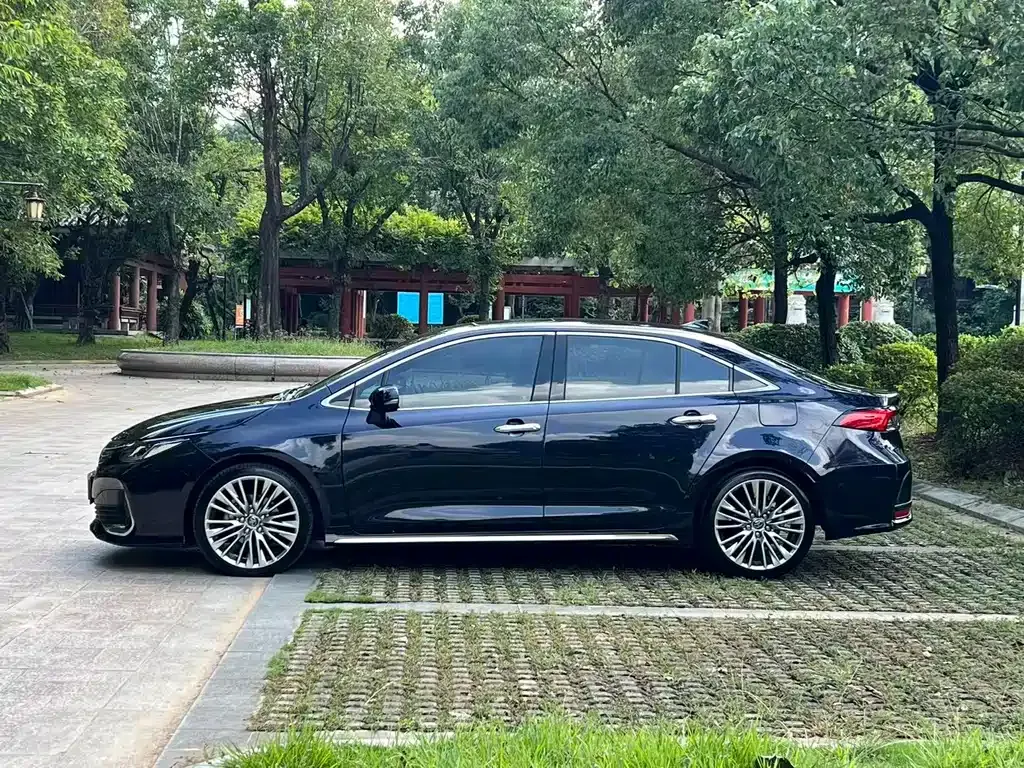 Toyota Allion — фото 7