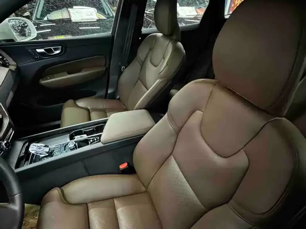 Volvo XC60 2023 из CN, фото 7