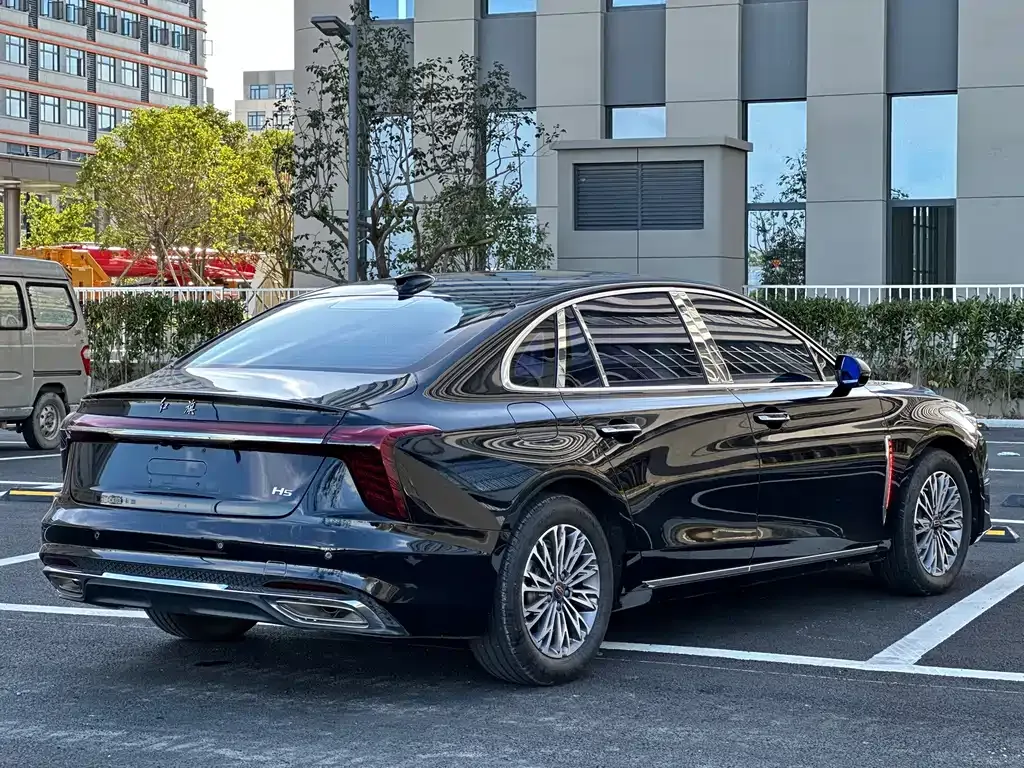 Hongqi H5 — фото 9