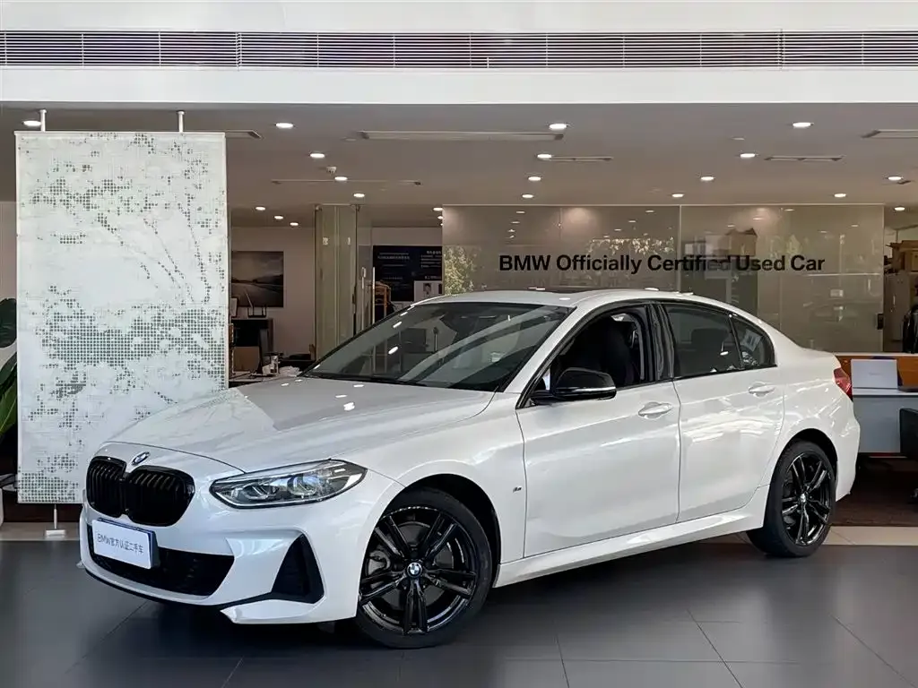 BMW 1 Series 2023 из CN, фото 1