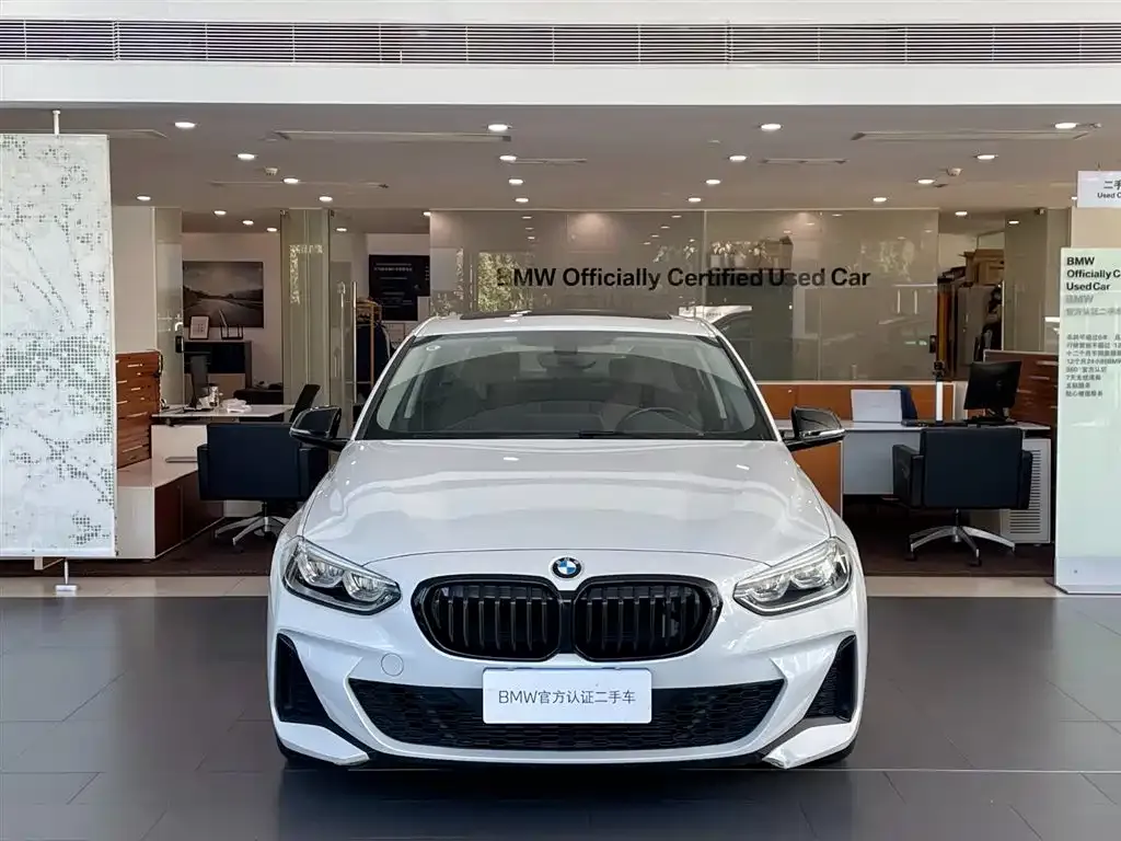 BMW 1 Series 2023 из CN, фото 2