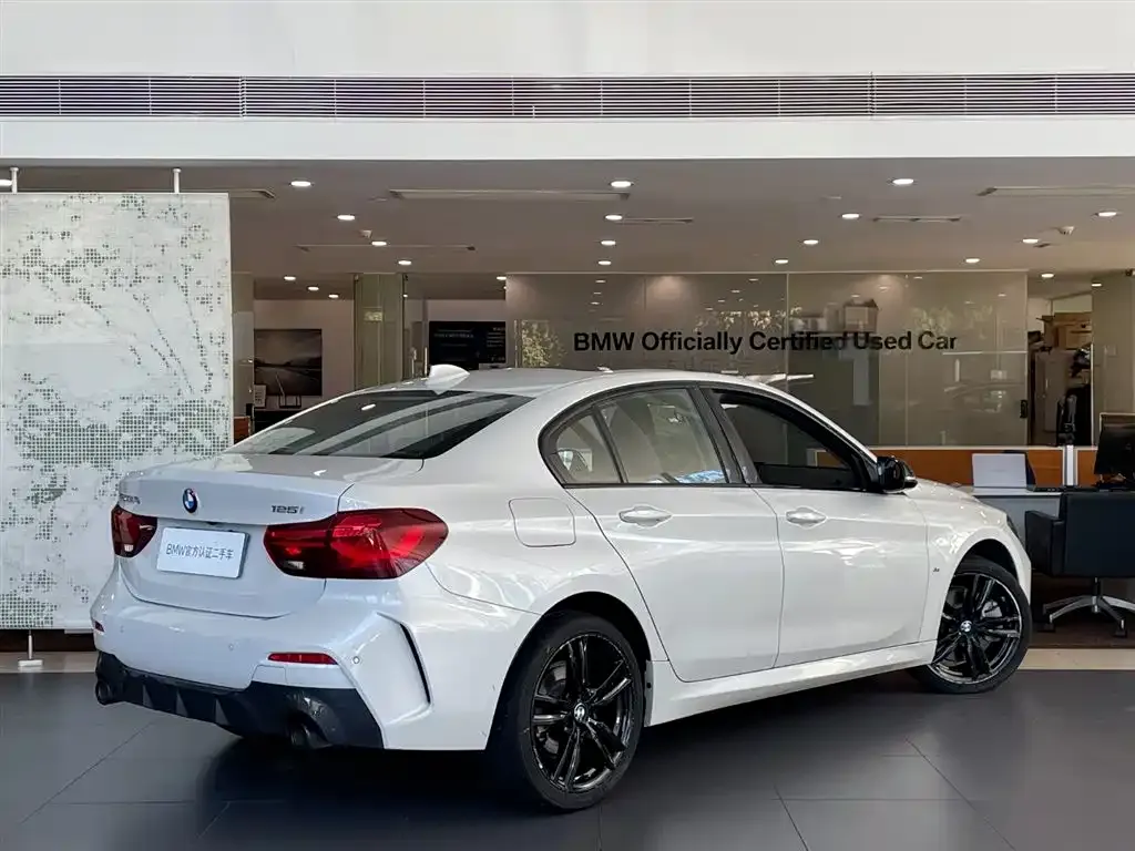 BMW 1 Series 2023 из CN, фото 4