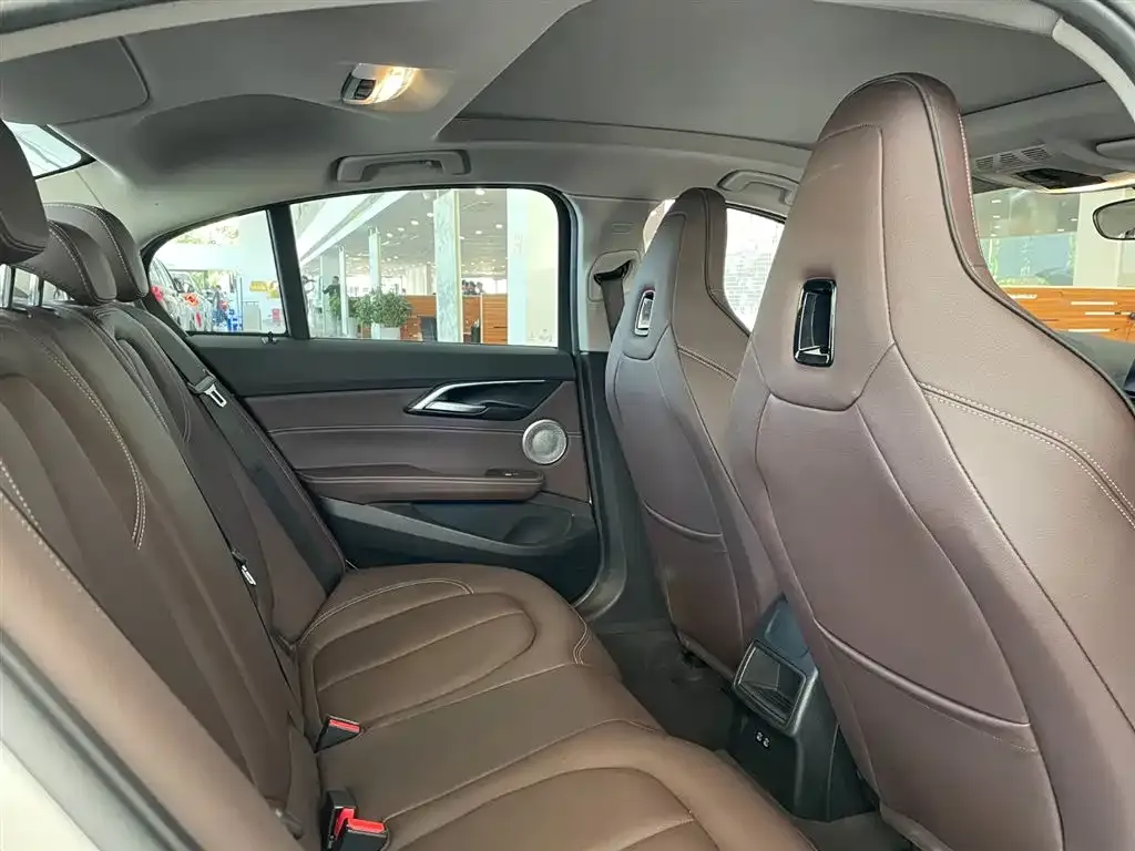 BMW 1 Series 2023 из CN, фото 9