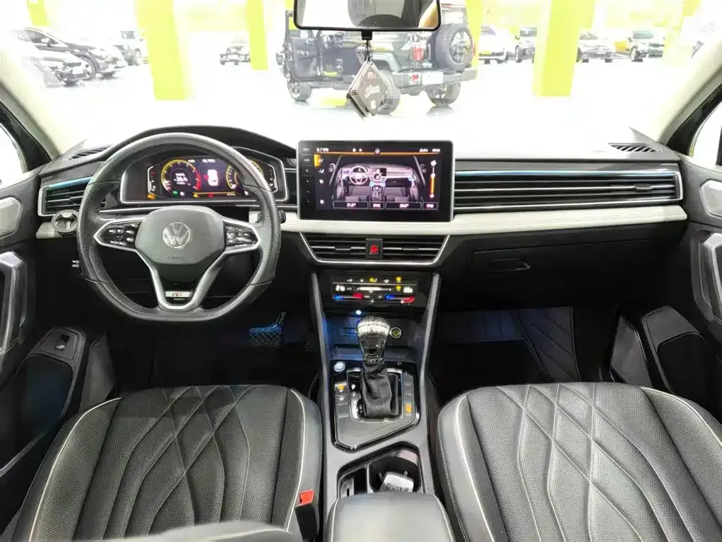 Volkswagen Tiguan L — фото 7