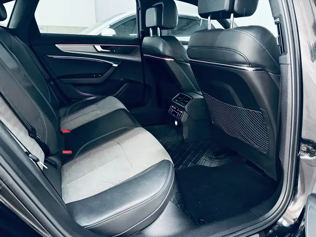 Audi A6L 2022 из CN, фото 4