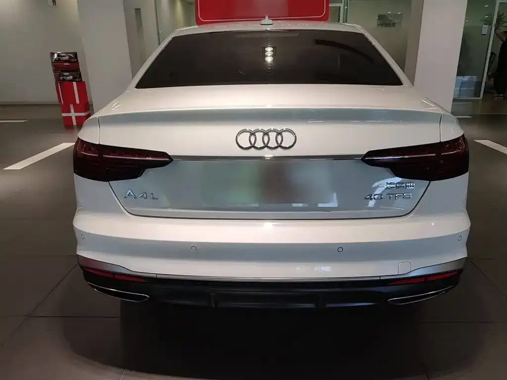 Audi A4L 2022 из CN, фото 10