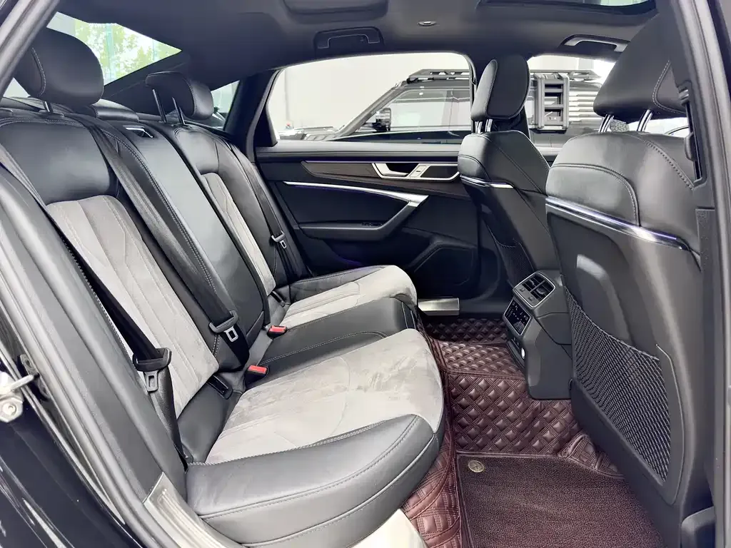 Audi A6L 2022 из CN, фото 9