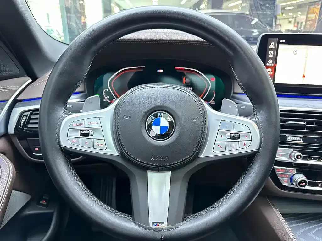 BMW 5 Series 2023 из CN, фото 10