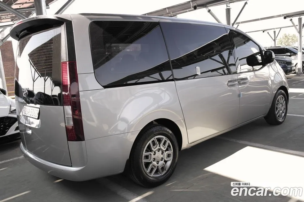 Hyundai Staria — фото 2